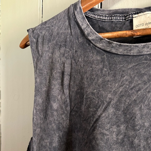 OOTD Muscle Tee - Picture 3 of 4